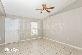 681 Sauders Rd SE in Palm Bay, FL - Foto de edificio - Building Photo