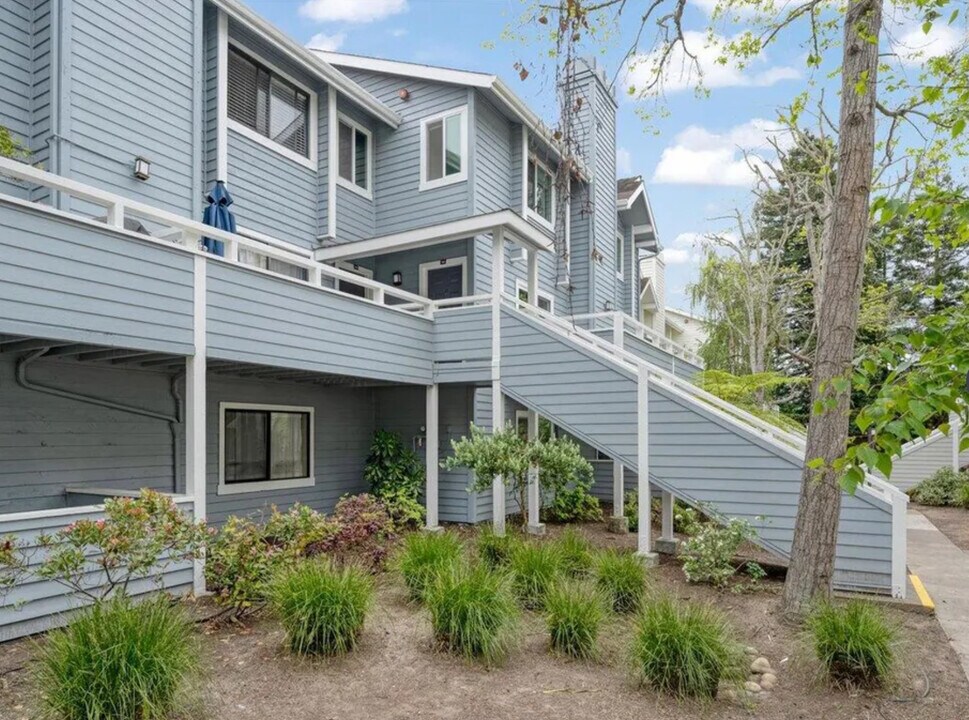 41 Grandview Street, Unit #704 in Santa Cruz, CA - Building Photo
