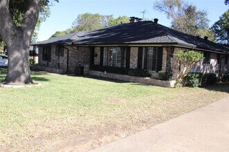 2730 King Cole Dr in Dallas, TX - Foto de edificio - Building Photo