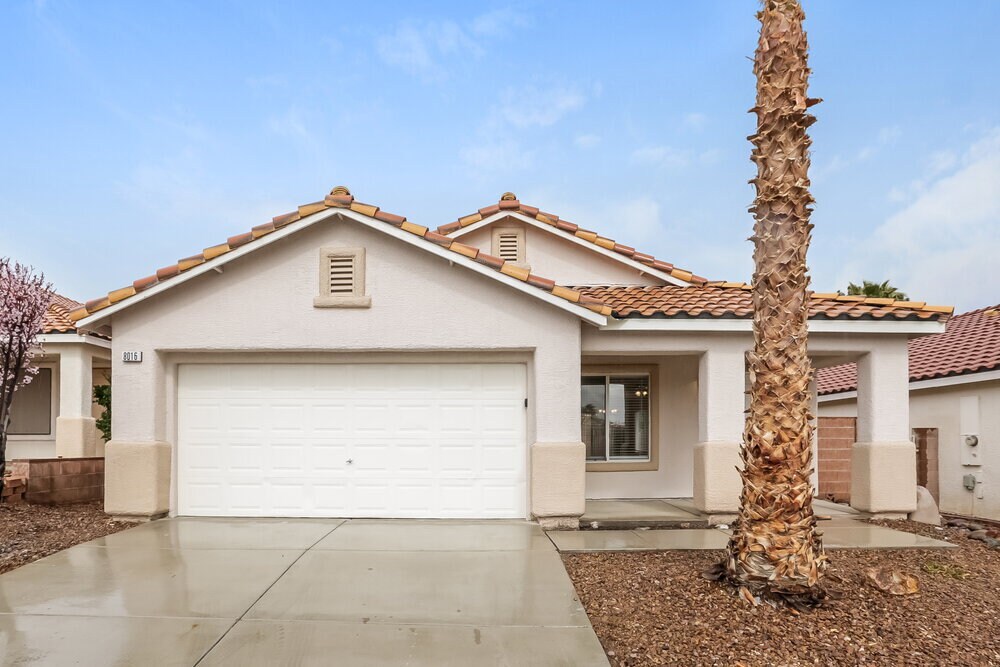 8016 W Shady Glen Ave in Las Vegas, NV - Building Photo