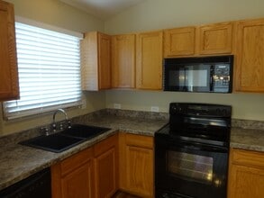 2130 Winding Hollow Dr in Grove City, OH - Building Photo - Building Photo
