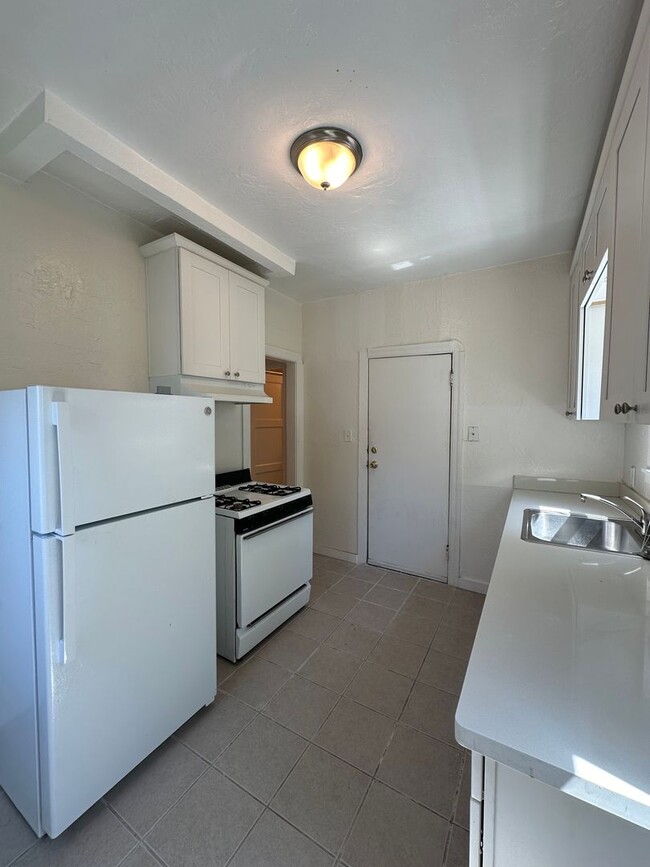 1009 E 22nd St in Oakland, CA - Building Photo - Building Photo