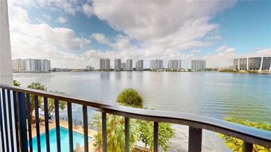 17878 N Bay Rd in Sunny Isles Beach, FL - Building Photo - Building Photo