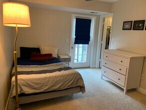 5414 1st Pl NW, Unit 504 Bedroom in Washington, DC - Foto de edificio - Building Photo