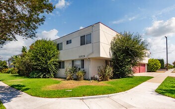 College Manor in Torrance, CA - Building Photo - Building Photo