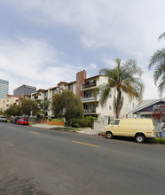 742 S Harvard Blvd in Los Angeles, CA - Building Photo - Building Photo