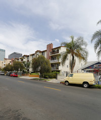 742 S Harvard Blvd in Los Angeles, CA - Foto de edificio - Building Photo