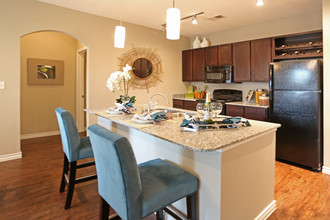 Latigo Eagle Pass in Eagle Pass, TX - Building Photo - Interior Photo