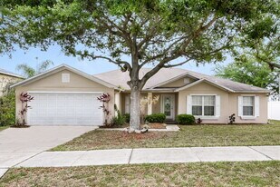 621 Skyridge Rd in Clermont, FL - Building Photo