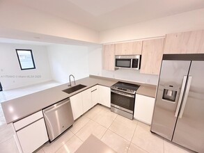 4109 N Oak Pl in Dania Beach, FL - Building Photo - Building Photo