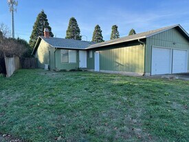 39 Shady Loop in Springfield, OR - Building Photo