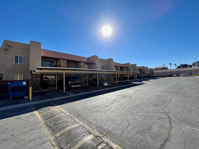 5440 River Glen Dr in Las Vegas, NV - Building Photo - Building Photo