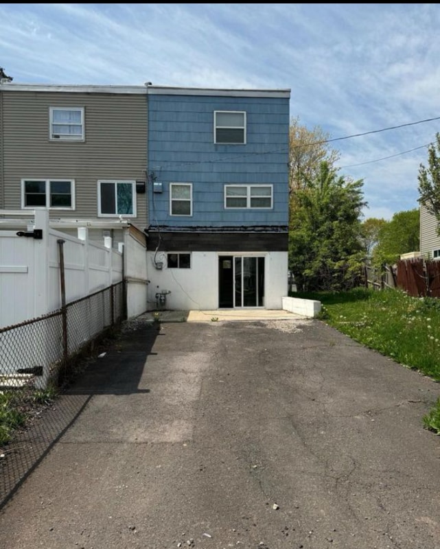 property at 883 Wedgewood Dr