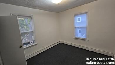 40 Brackett St, Unit 2 in Boston, MA - Building Photo - Building Photo