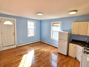 180 Heath St, Unit 2 in Boston, MA - Building Photo - Building Photo