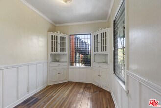 1137 Meadowbrook Ave in Los Angeles, CA - Building Photo - Building Photo