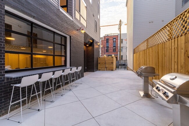 629 W Girard Ave in Philadelphia, PA - Foto de edificio - Building Photo