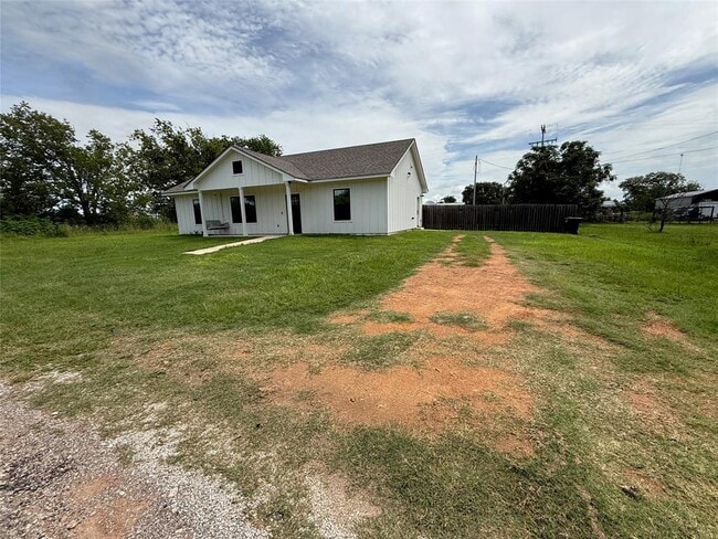 121 High St in Smithville, TX - Building Photo - Building Photo