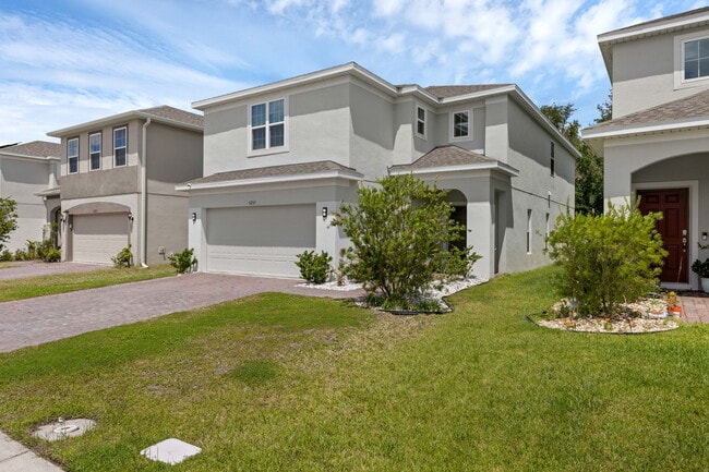 property at 5253 Royal Point Ave