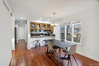 677 E Lincoln St in Birmingham, MI - Foto de edificio - Building Photo