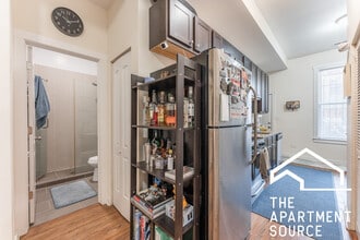 2146 W Chicago Ave, Unit 2r in Chicago, IL - Building Photo - Building Photo