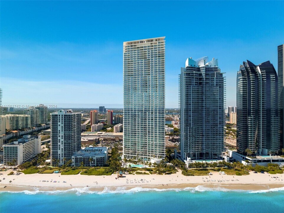 16901 Collins Ave in Sunny Isles Beach, FL - Building Photo