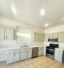 8564 Lost Gold Ave in Las Vegas, NV - Building Photo - Building Photo