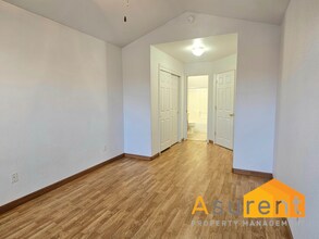 1298 Clearsprings Dr in Medford, OR - Building Photo - Building Photo