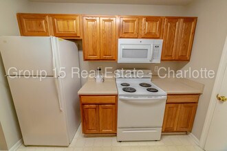 9811 Campus Walk Ln in Charlotte, NC - Building Photo - Building Photo