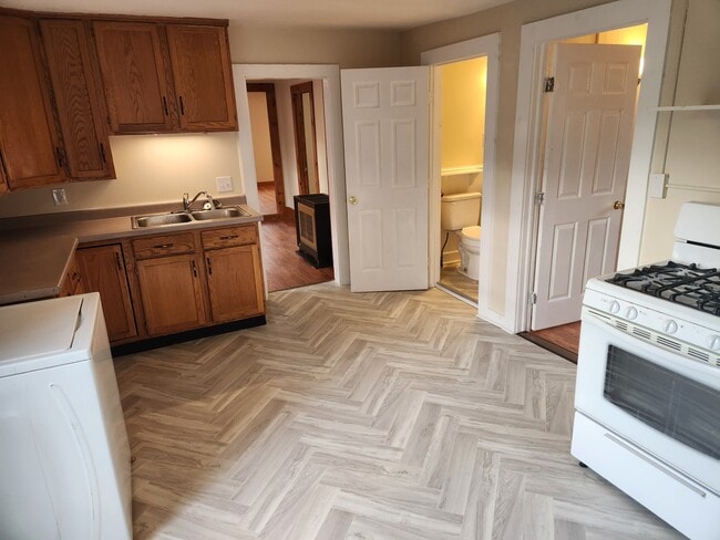 204 N Champlain St, Unit B in Burlington, VT - Foto de edificio - Building Photo