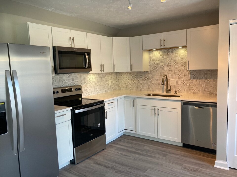 340 Winding River Dr, Unit H in Sandy Springs, GA - Foto de edificio