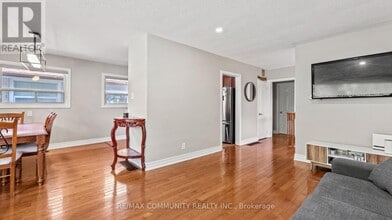21 Thornbeck Dr in Toronto, ON - Building Photo - Building Photo