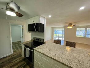 4046 Fleet Ln in Sarasota, FL - Building Photo - Building Photo