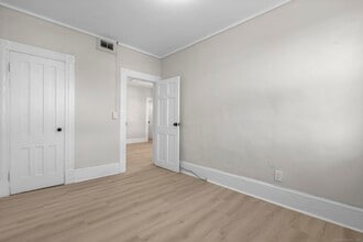236 Oak St in New Britain, CT - Building Photo - Building Photo