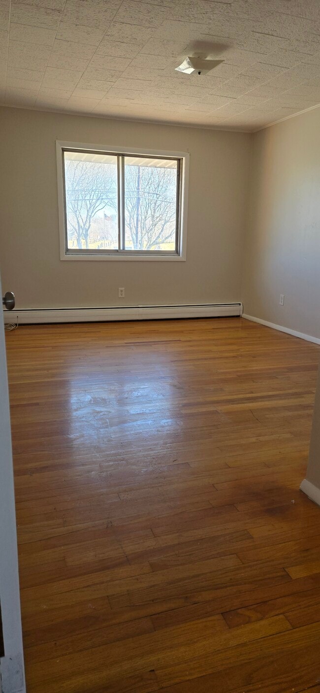 61 Vandenburgh Ave, Unit 11 in Troy, NY - Foto de edificio - Building Photo