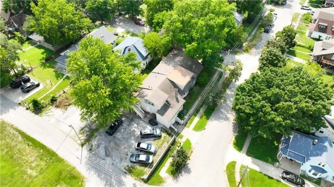 101 S Willis Ave in Independence, MO - Foto de edificio - Building Photo