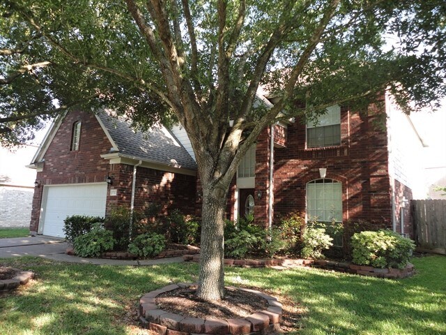 17927 Scenic Oaks Dr in Richmond, TX - Building Photo