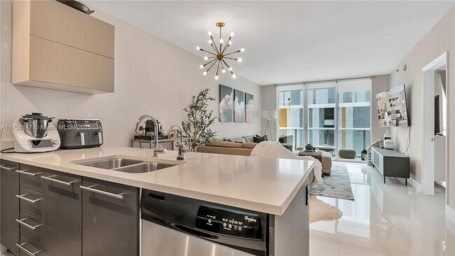 55 SE 6th St, Unit 2500 in Miami, FL - Building Photo - Building Photo
