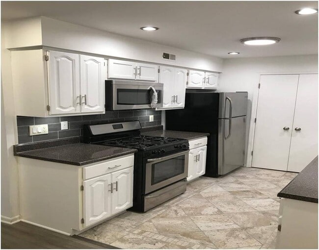 18 John St, Unit 18-2A in Bloomfield, NJ - Building Photo - Building Photo