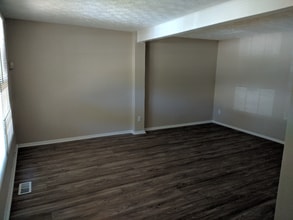 5593 Marbut Rd in Lithonia, GA - Building Photo - Building Photo