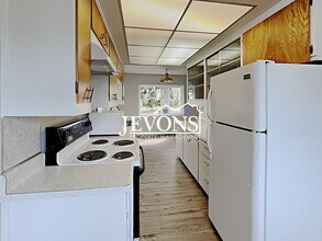 8632 116th Ave SE in Newcastle, WA - Building Photo - Building Photo