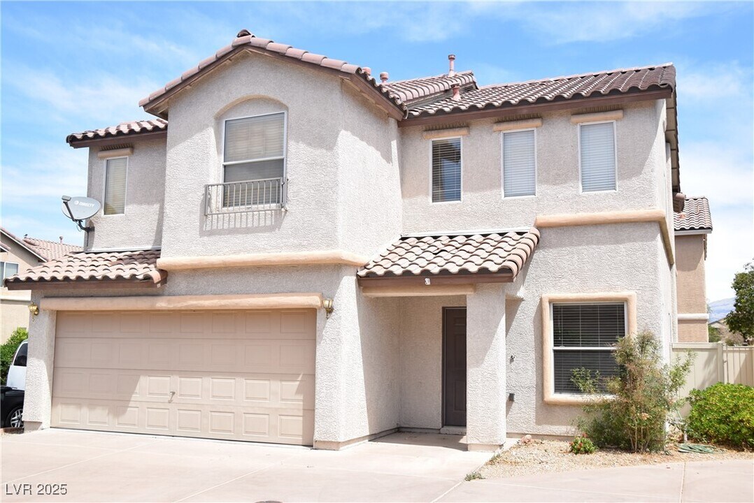 8148 Finch Feather St in Las Vegas, NV - Building Photo