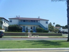 369-375 Orange Ave in Coronado, CA - Building Photo - Building Photo