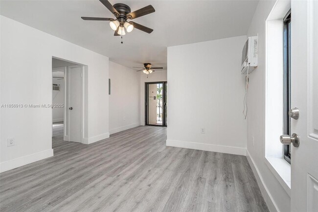 852 SW 1st St in Miami, FL - Building Photo - Building Photo