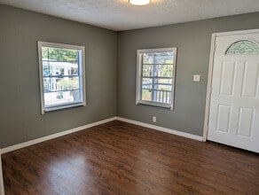 1909 E 99th Ave in Tampa, FL - Foto de edificio - Building Photo