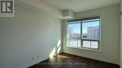 30 Upper Mall Wy in Vaughan, ON - Building Photo - Building Photo