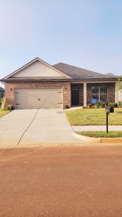 12540 Whitcomb Cir in Athens, AL - Building Photo