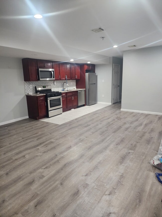 22 Linden Ave