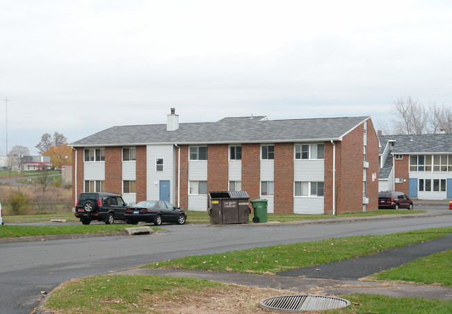 Piperbrook Apartments in West Hartford, CT - Building Photo - Building Photo