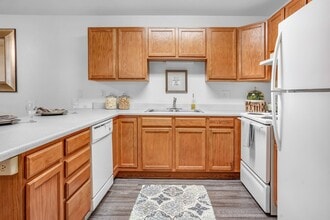 Oak Meadows in Logan, UT - Building Photo - Building Photo